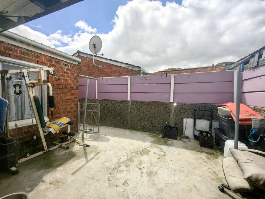 3 Bedroom Property for Sale in Lentegeur Western Cape